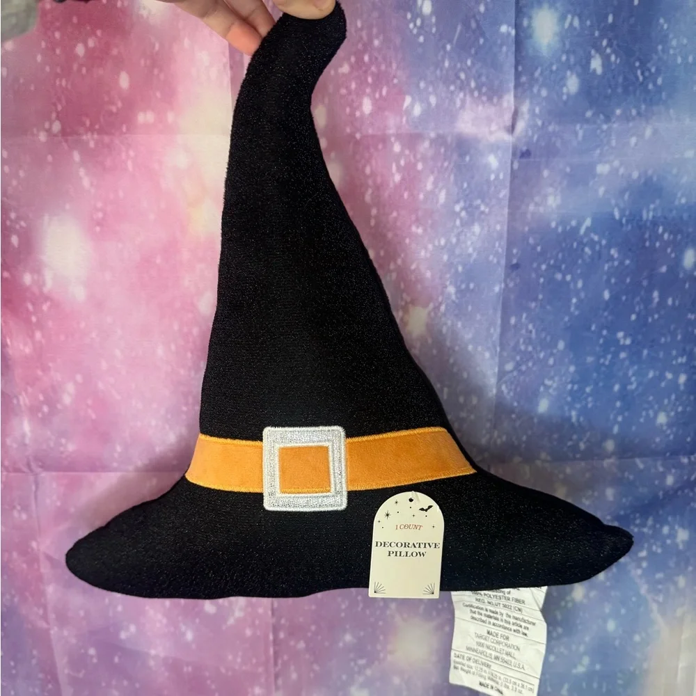 New witch hat decorative pillow 🛍